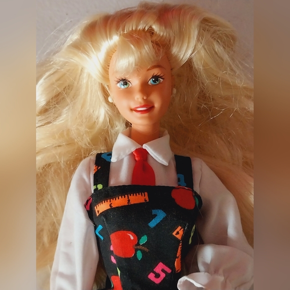 Vintage teacher barbie doll - Picture 4 of 10
